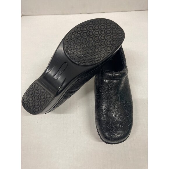 Women’s Yuu Bethanee embossed clog mules nursing waitress shoe size 8.5 wide - Picture 9 of 9